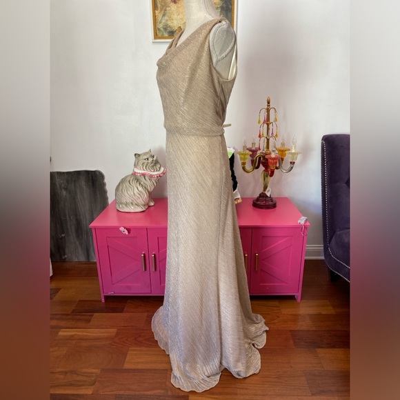 JENNY YOO MADELYN DRAPE NECK GOLD METALLIC GOWN MAXI DRESS SIZE 14 - Picture 5 of 12